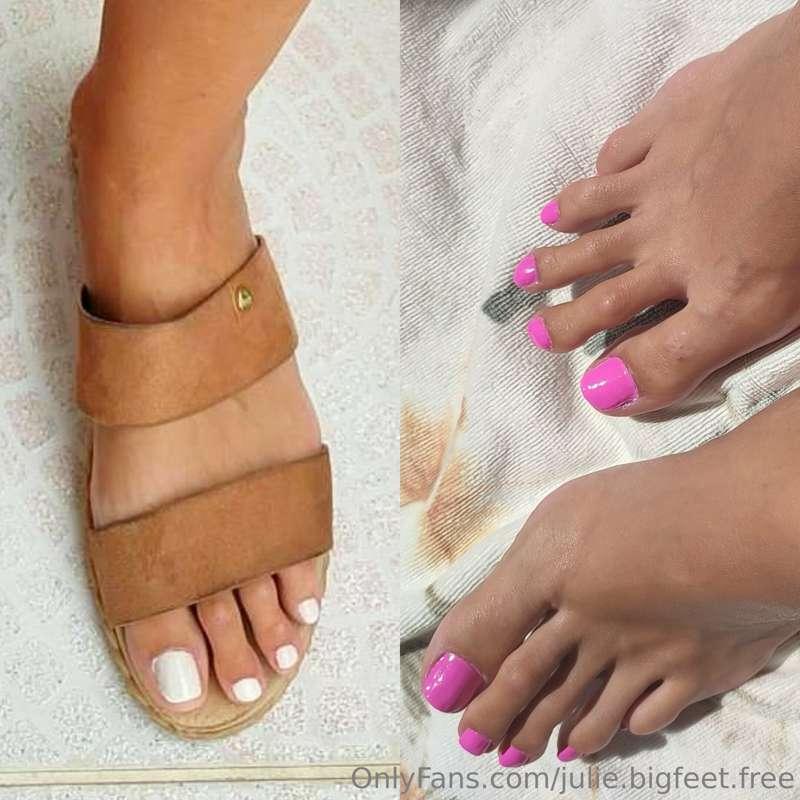White or pink? Which one looks better on my long toes? 😍

Su..