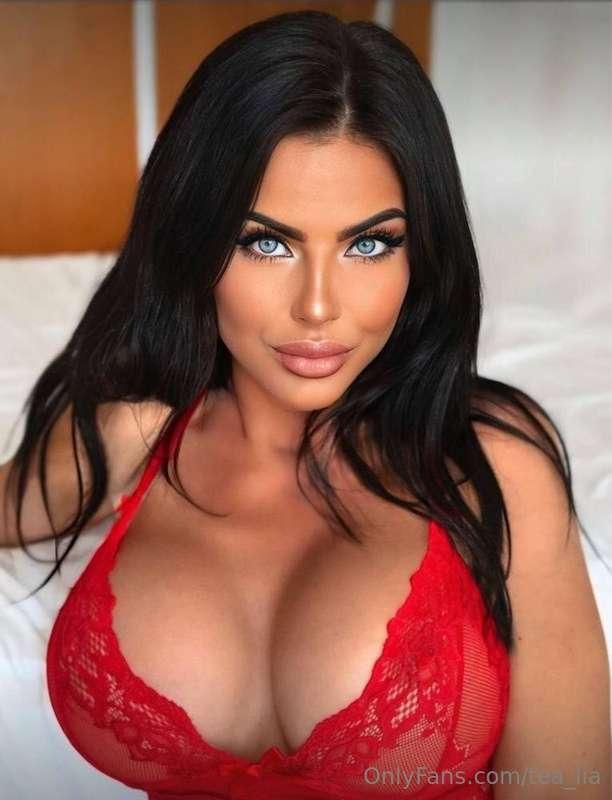 REAL PORN STAR @cristalrose 🍒🥵 She Loves crazy fucking and c..