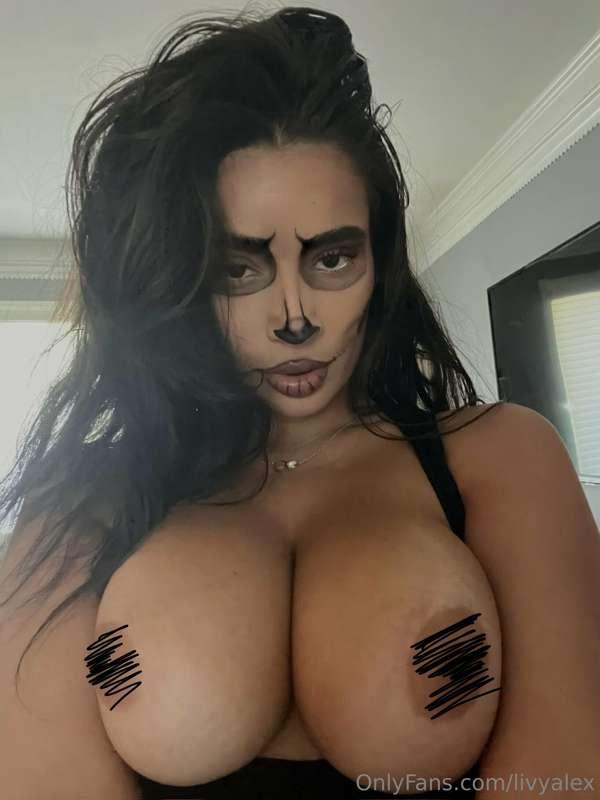 Spooky titties for ur TL