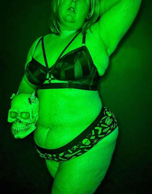 Spooky movie recs— GO!! 👏🏻👏🏻👏🏻I’m not super into gore (i.e. ..