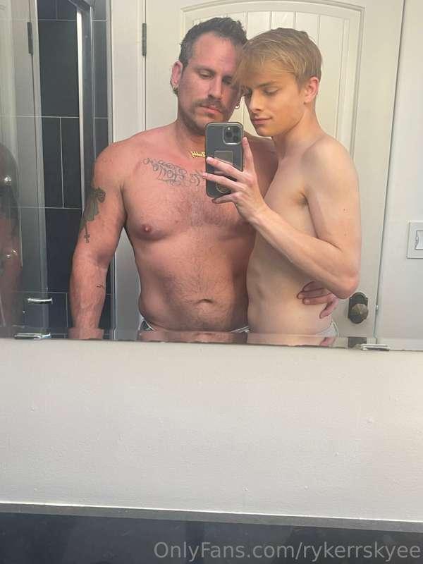 Being manhandled by @jakejaxx was so much fun! Love his sexy..