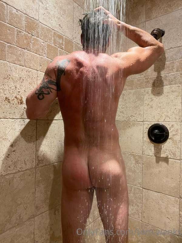 @scarletvixen420 caught my 🍑 in the shower 🚿