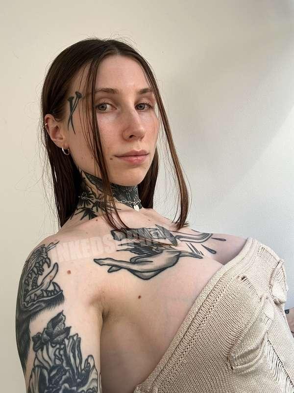 Abonniere @inkedsophiie für kostenlose Sextapes und verpasse..