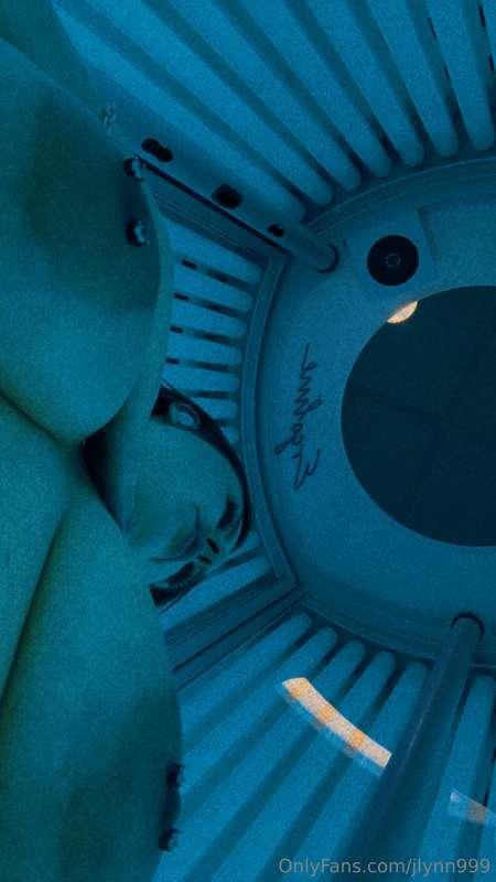 Tanning bed nudes 😉