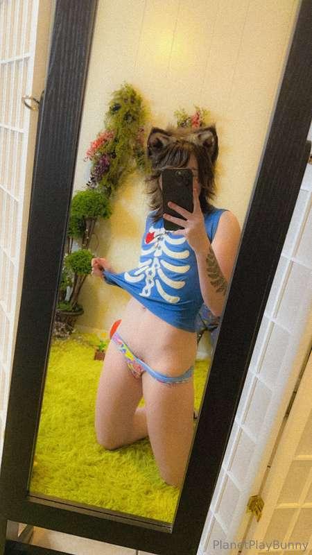 I love mirror pics sm.. I don’t know, I just feel more casua..