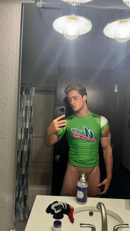 Teaser Thursday! Go join the VIP @kingofthemattvip if you wa..