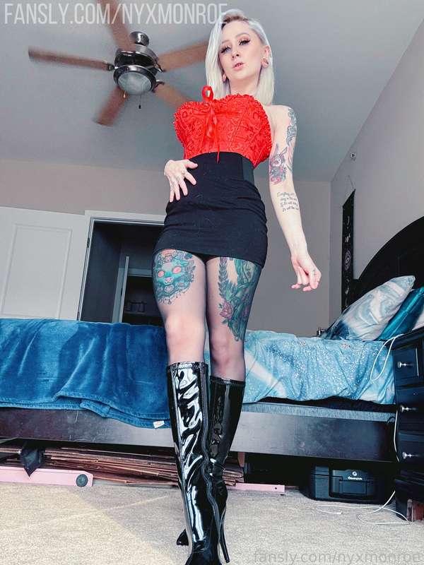 Like my boots? 😈😘

#bigboobs #bigtits #bigtitties #petite #alternative #pierced #piercings #tattoos #tattooed #blueeyes #blonde #boots #thighhighs #stockings #nylon #corset