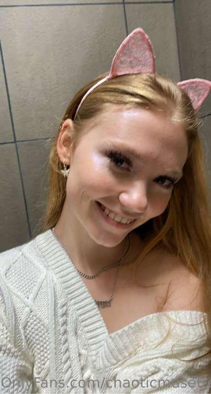 again with the kitty ears heheh 😇