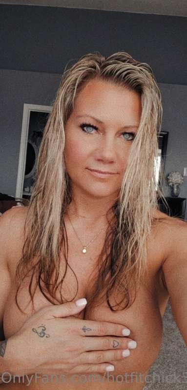 Good morning! Happy Tittie Tuesday! 💋💋