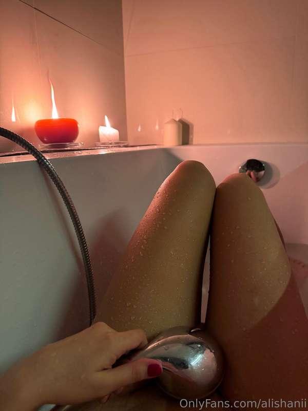 Today I was super horny so I played with myself in the showe..