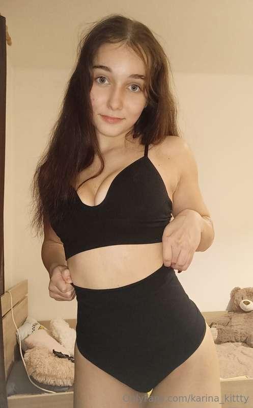 🔞𝐅𝐑𝐄𝐄 𝐒𝐔𝐁𝐒𝐂𝐑𝐈𝐏𝐓𝐈𝐎𝐍 ‼️ @your_little_oli💯This hottie has no li..