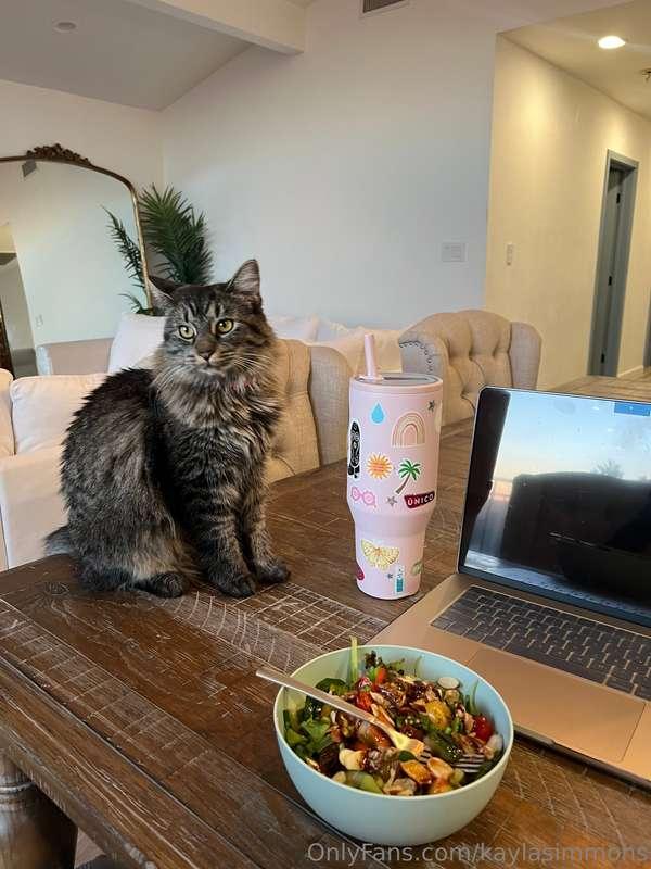 Naughty girl makes some naughty salad 😜😁