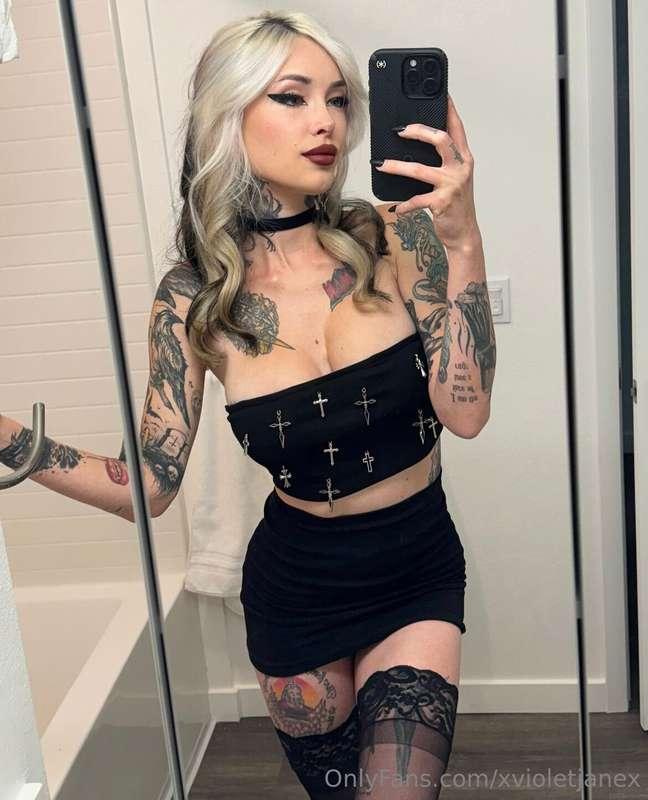 This mirror lucky fr... it gets to see ME every day! 😏P.S Do..
