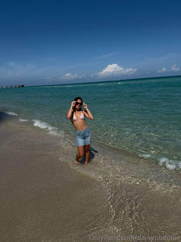 Just out here giving the ocean a run for its view 😘