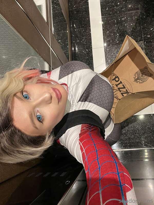 Gwen Stacy on a delivery~?😶 That's new! 🤭Would you invite he..