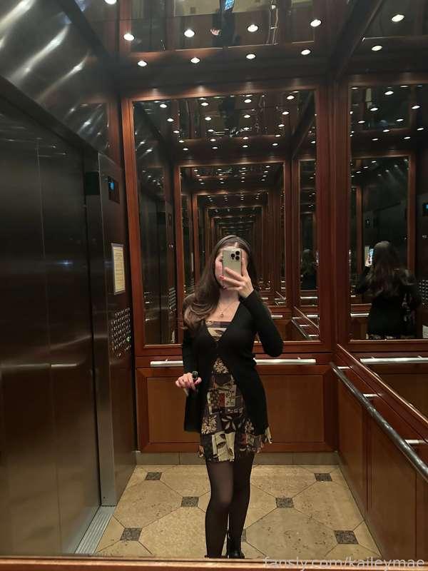 #OOTD 🍁 got a hot chai latte and went on a long walk to see all the Fall leaves plus read a little in a very cozy park ☺️ took a bunch of pics to make a PLOG on TikTok hehe

#dress #cute #brunette #dressedup #chicago
