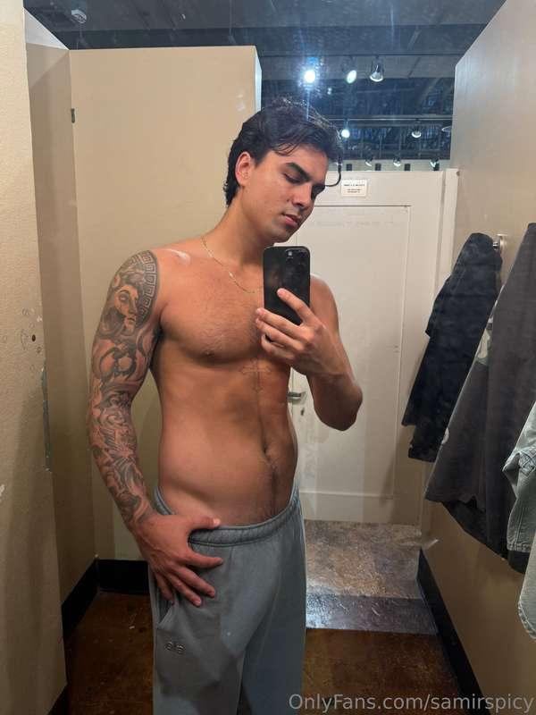V line check in the fitting room 😉