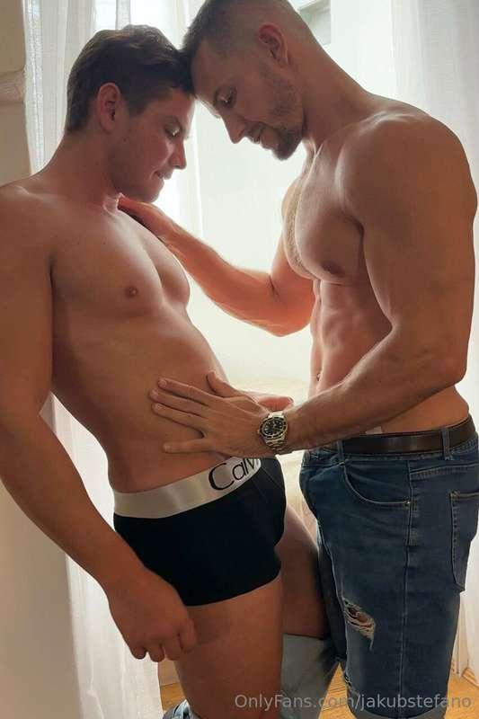 Who can name this ex porn star??
Met him i Prague and made h..