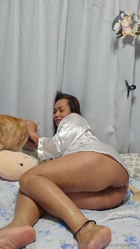 hotasiangranny image #3