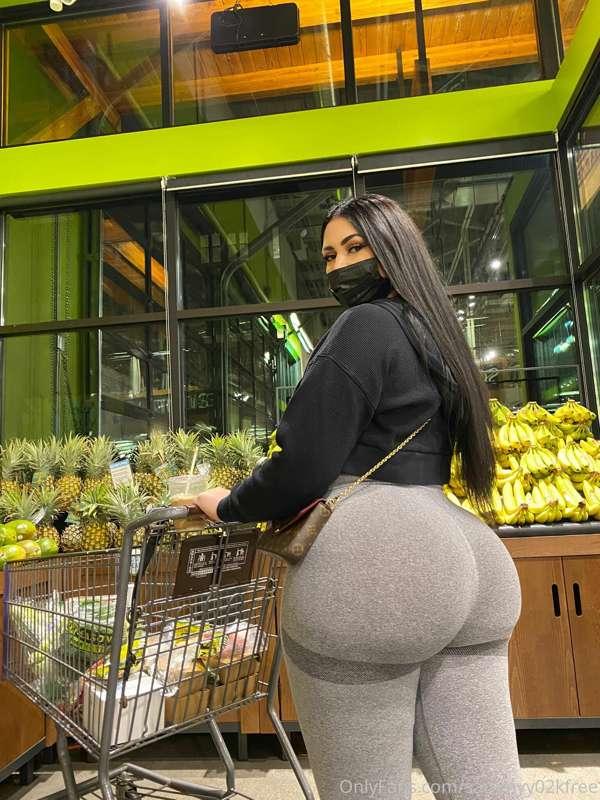 All I need is a juicy 🍑