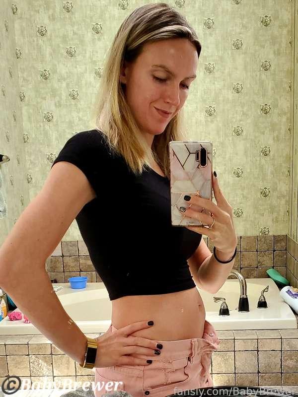 Starting to see a baby bump, maybe? 🥰 Or eating too much 😂 Thanks for following my XXX pregnancy journey 🤰
.
.
.
PS. My top fan for October is getting a FREE paid video of their choice 🎉 I love rewarding my amazing fans ❤