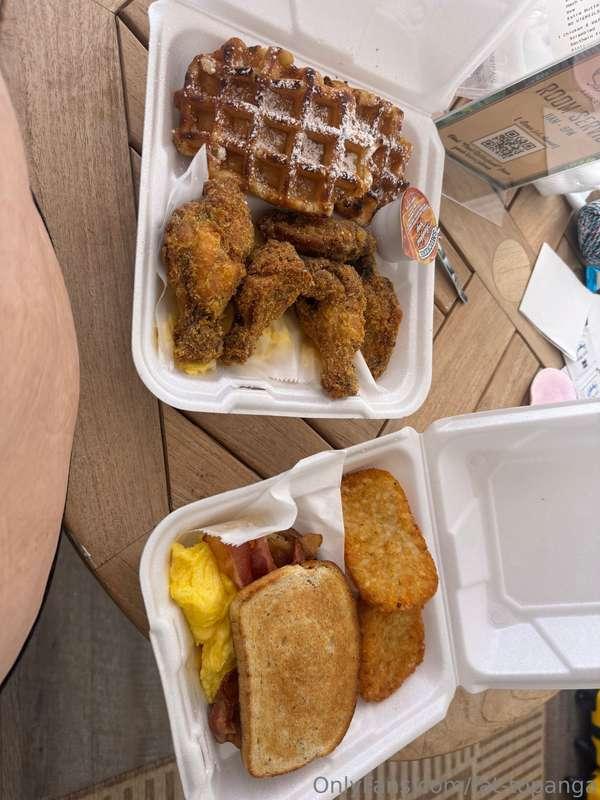 just some of the tasty meals/treats i ate while on vacation!..