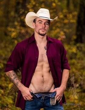 Randy is a single country boy that has full custody of his s..