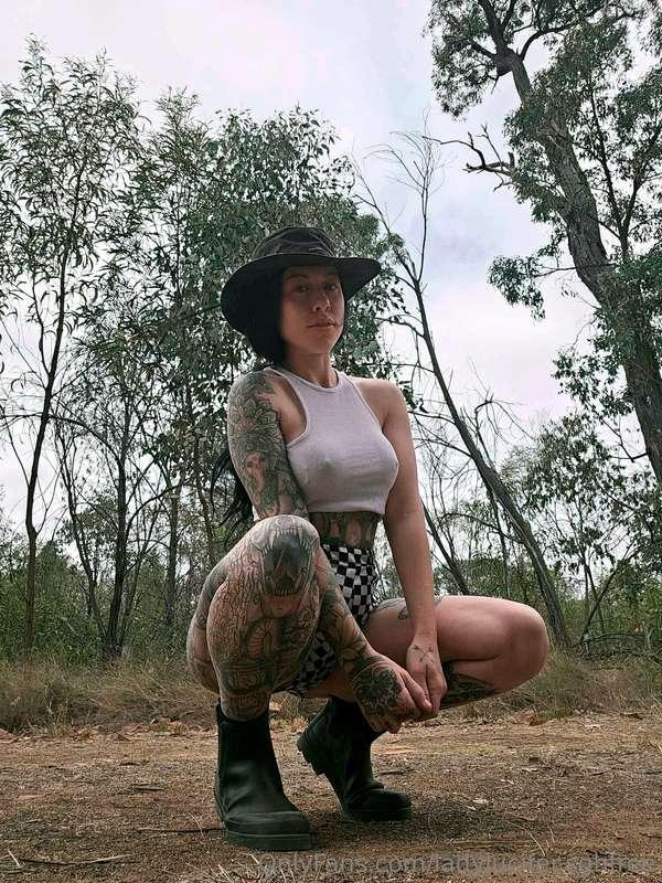 I’m back! All moved out to the country now 🖤🤠🌾 how have you ..