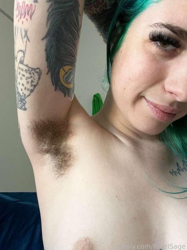 Really showing off ALL my hairy parts 💜