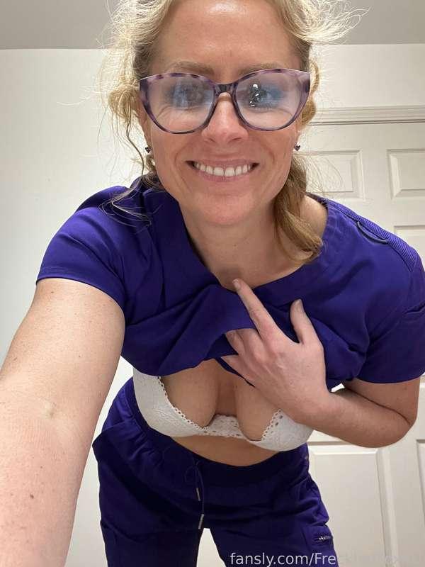 Hello and happy Wednesday everyone! It’s What I Wear to Work Wednesday! This week under my purple scrubs I went with a white push up bra paired with lacy white panties. Stripping down to my bra and panties at work always feels so naughty! Add in some touching and picture taking and it’s actually a turn on! I hope you enjoy and we will see you again on Friday! 

FF🦊🤗😘

#milf #nurse #panties #work #underwear #glasses