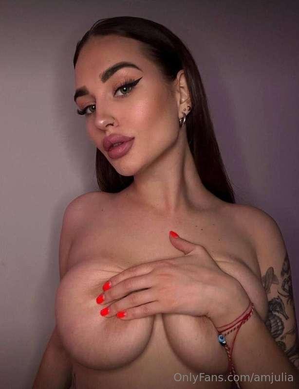 🔥𝗙𝗥𝗘𝗘 𝗢𝗡𝗟𝗬 𝗡𝗢𝗪 Look at that hottie with the juicy tits @naty..