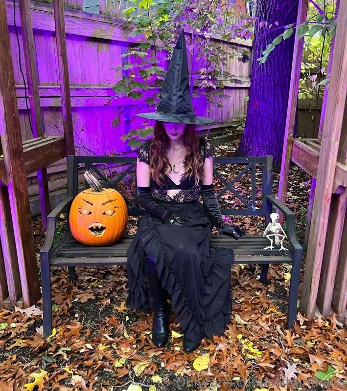 TAROT READER

I really hope you liked Witch Diana! Our Hallo..