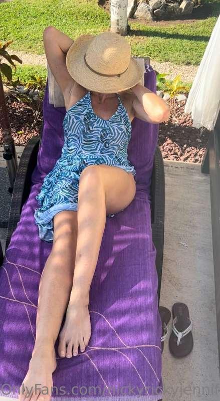 We are finally by the pool, surrounded by sexy people…so I H..