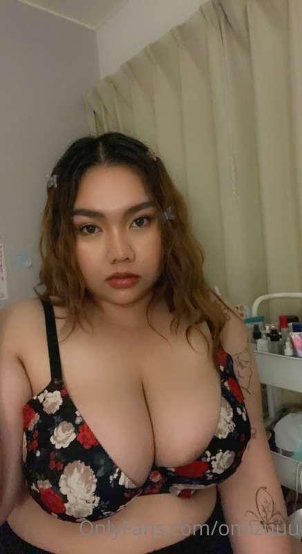 got a new bra but it's still too small🥺