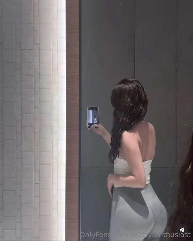 I like my sexy peach 🍑. How about you my love. Gym a few hou..