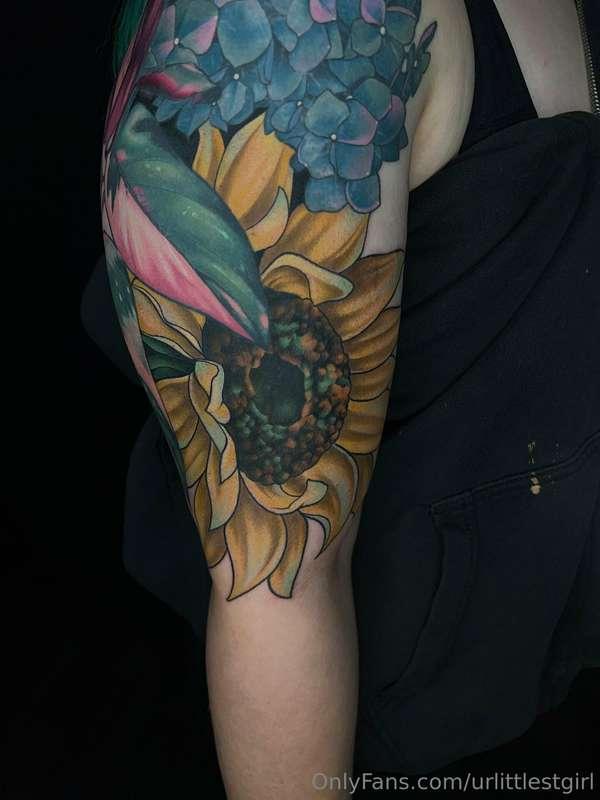 added to my sleeve yesterday, another 6 hours on this piece,..