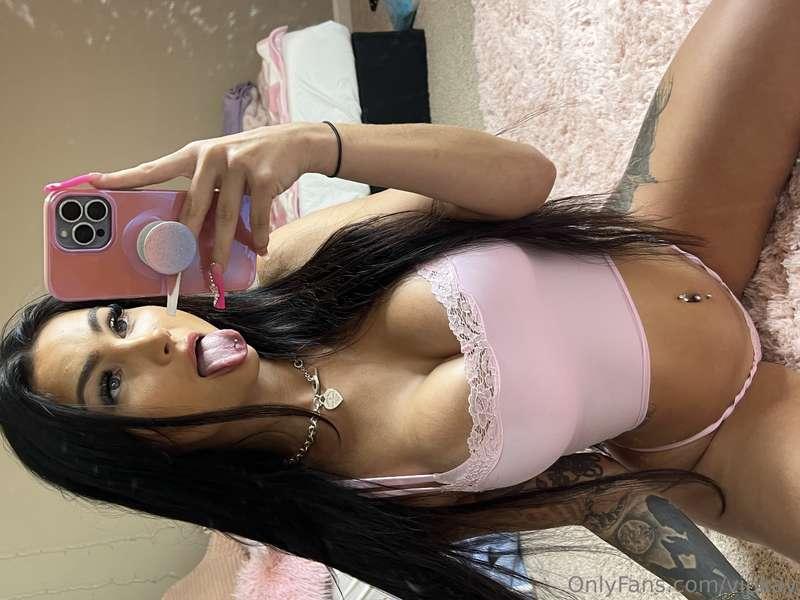 Message me if you want me to gagg on your dick 😇 