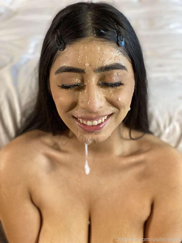 So refreshing! I love your creamy cum on my face 💦💦