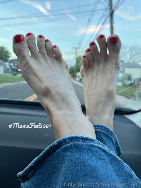 Feet on dash, road tripping, no cares ;)