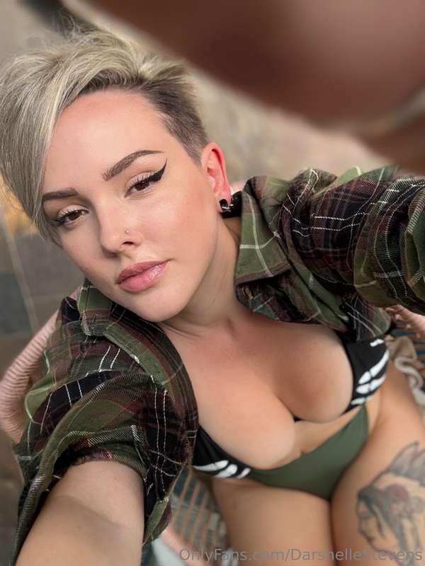 Which pic do you prefer? Tell me at https://onlyfans.com/dar..