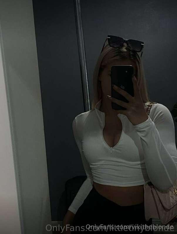 "Just a little glimpse... there's more to see! 💋"