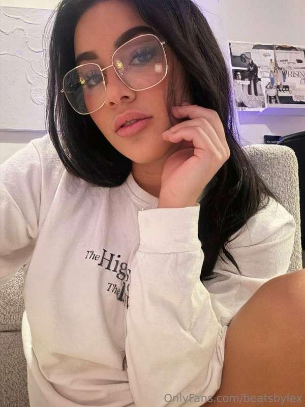 I only look good on you 😎
DM me and let's have some fun😋