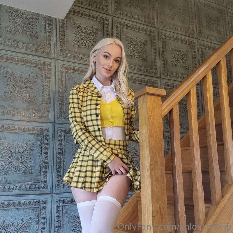 This outfit is soooo cute I love it!!