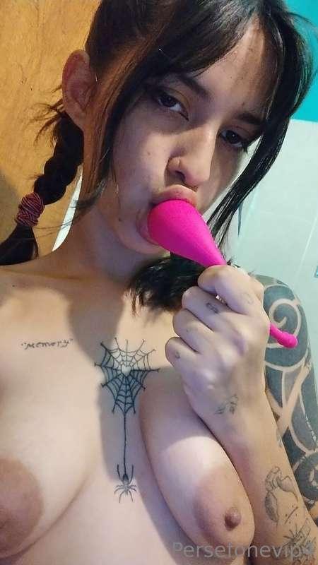 DO YOU LIKE EVERYTHING YOU SEE? DO YOU WANT TO SEE MORE? 😏  ..