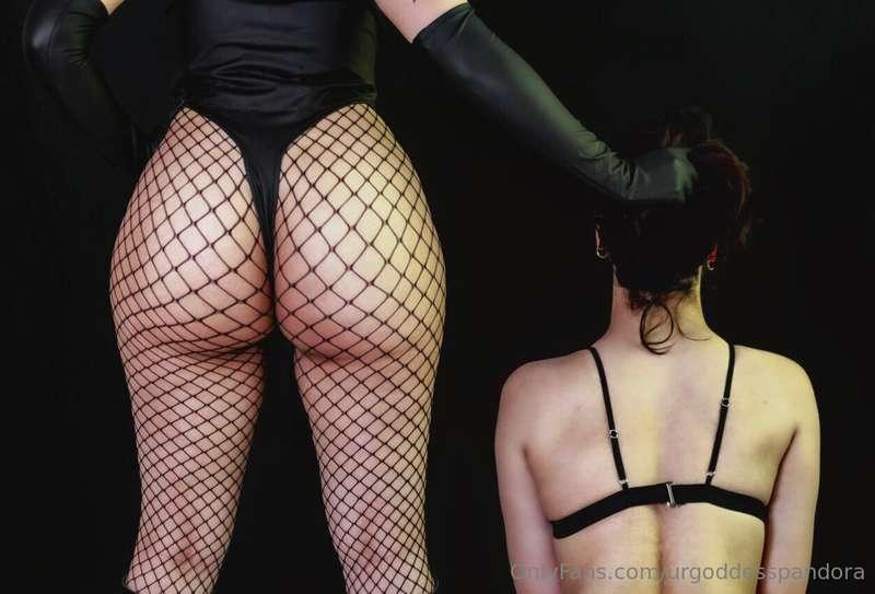 ## @urjuicypeach 𝐤𝐧𝐨𝐰𝐬 𝐡𝐞𝐫 𝐩𝐥𝐚𝐜𝐞. 𝐃𝐨 𝐲𝐨𝐮?