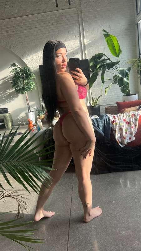 put a hickey on my butt 🍑