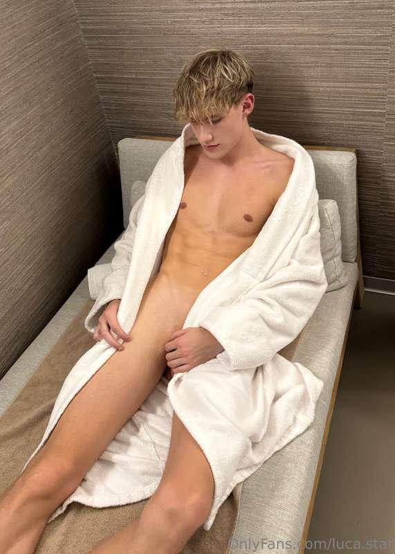 Do you like that robe..?😈 Or is it better to take it off?😘