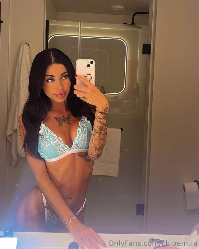 a lil bathroom selfie for you 😘