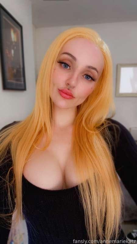 hiii(gh) all.. quick PSA! 

my phone has left the building-
it got too wet filming a custom and is now dead 💀😂😭

pls bear with me whilst i‘m sorting it all out 💕

#ginger #blueeyes #longhair #bigboobs #sugarbaby #fyp 
