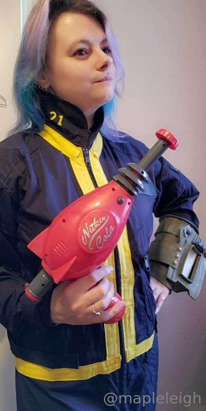 "War Never Changes" 💥💙💛☢️
#gamergirl #gamergirlsofinstagram ..